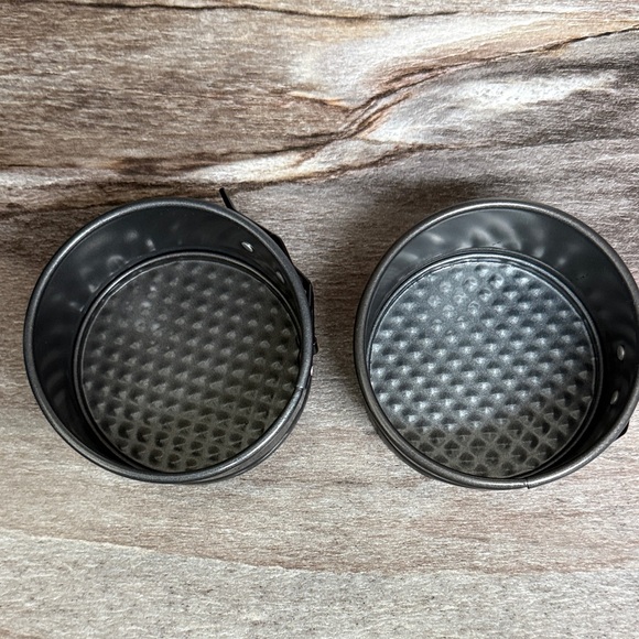 Mini Spring Form Pans (2) - Picture 3 of 4